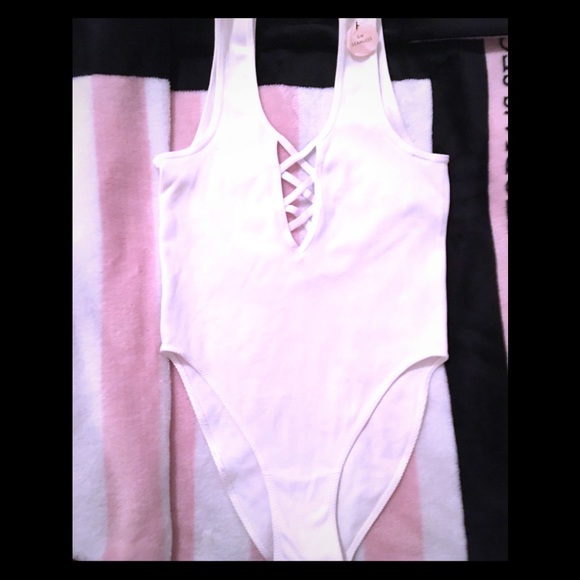 SOLD! F21  RIBBED SEAMLESS CORSET FRONT BODY SUIT - Picture 5 of 6